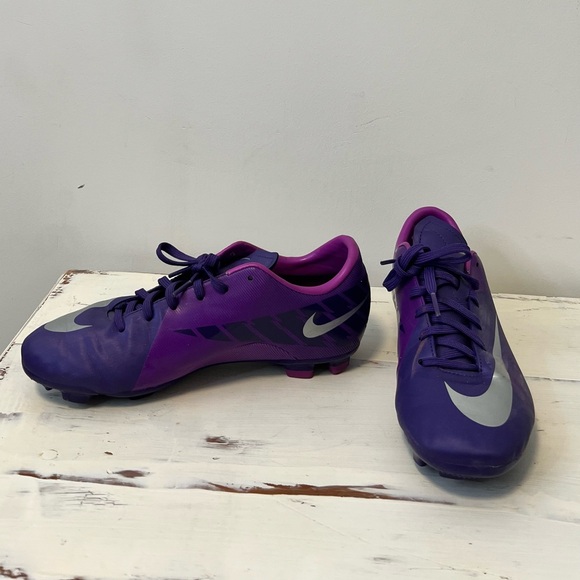 Purple Nike Soccer Cleats with Silver Swoosh with purple shoelaces - Picture 1 of 6